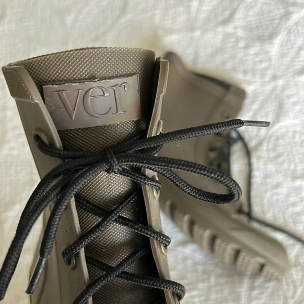 Rubber Rain Boots Imported Light Brown Women’s 8.5/9